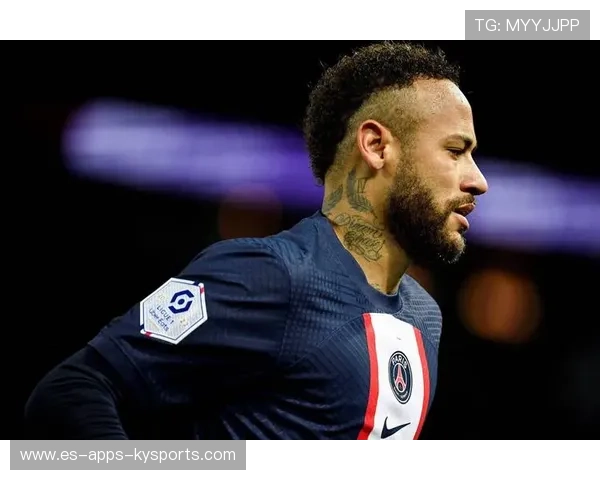 巴黎角球前点配合细腻，内马尔近点补射成功